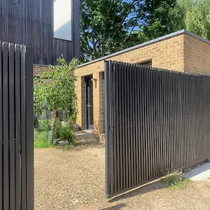 10 Garsington Mews , London United Kingdom