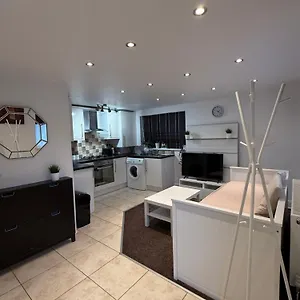 Cosy Guest Suite, West London , Hounslow United Kingdom